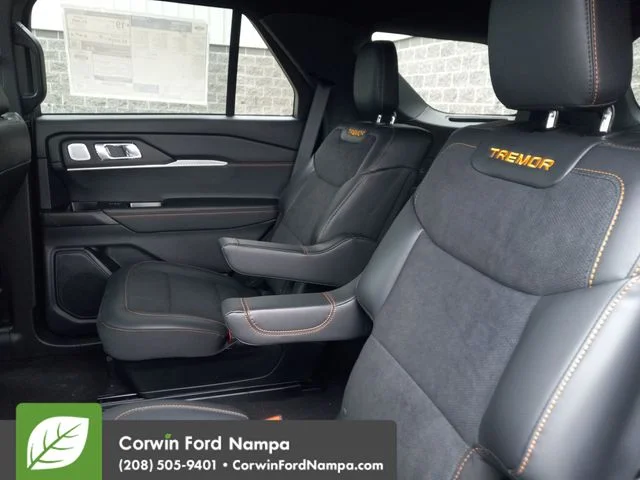 New 2026 Space White Metallic Ford Tremor image 25