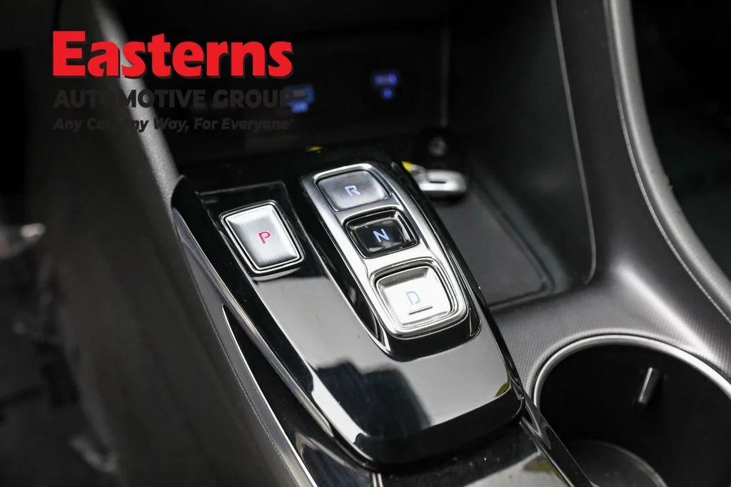 Used 2021 White Hyundai Blue image 12