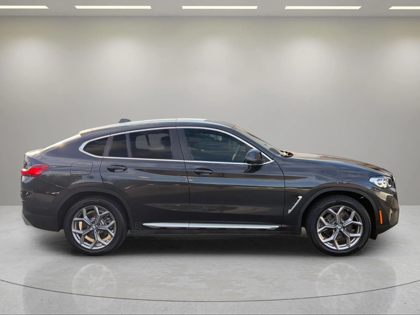 Used 2024 Dark Graphite Metallic BMW xDrive30i image 8