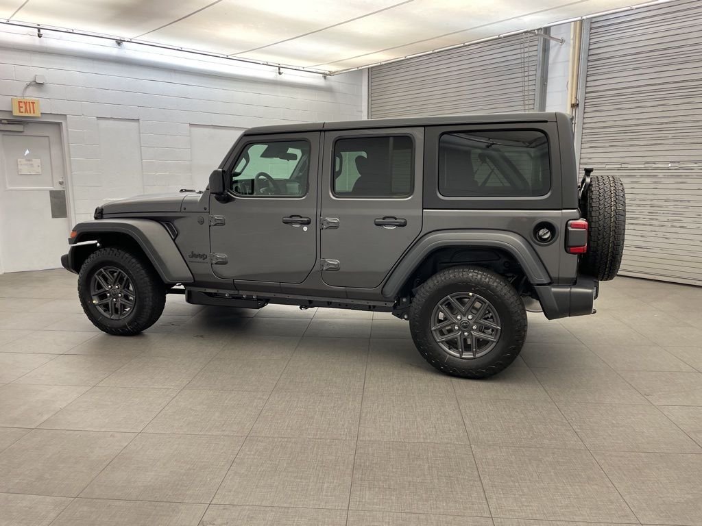 New 2026 Granite Crystal Metallic Clear-Coat Exterior Paint Jeep Sport S image 5