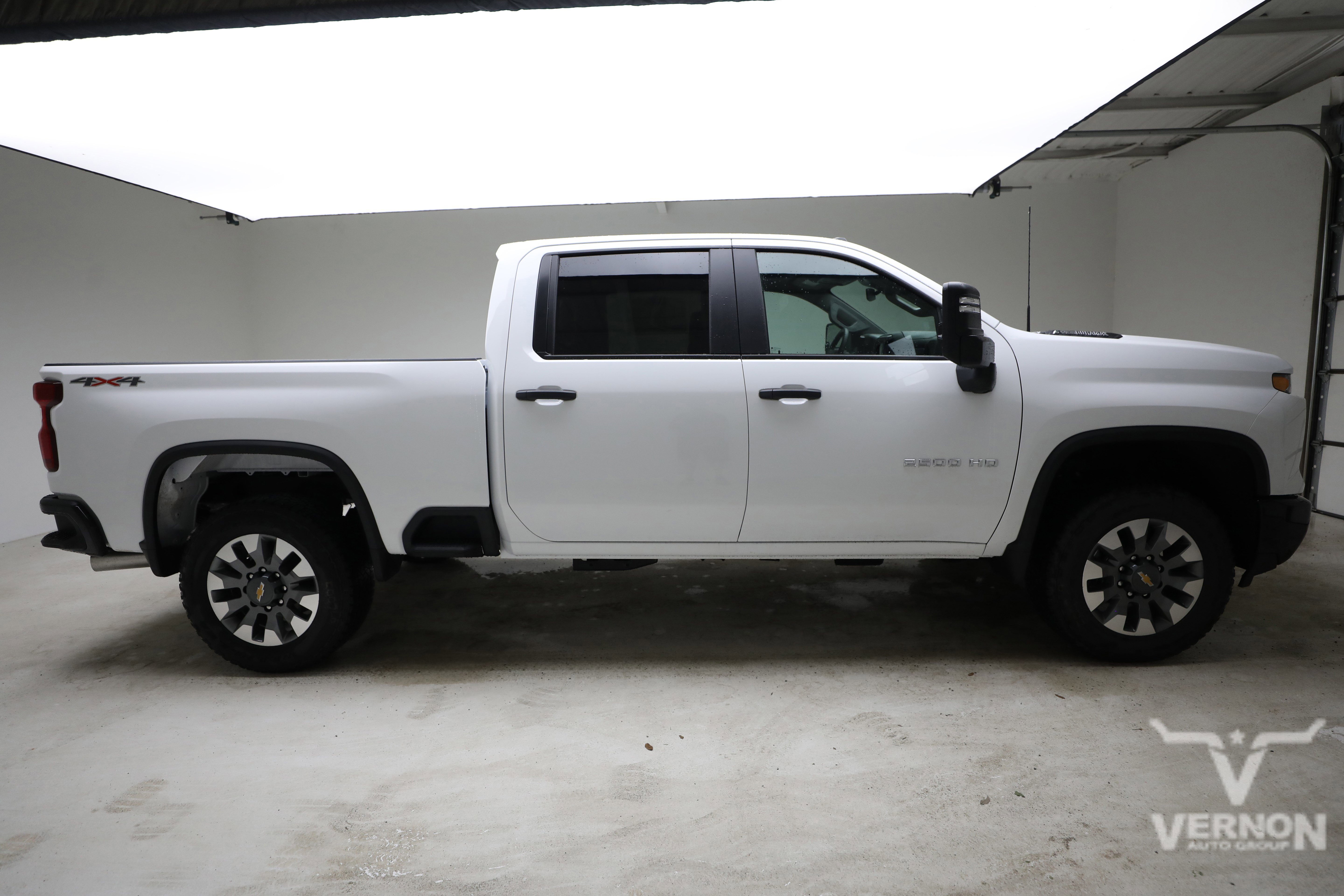 New 2026 Summit White Chevrolet N image 6