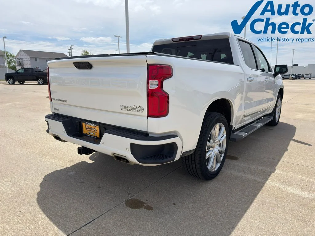 Used 2025 Beige Chevrolet High Country image 5