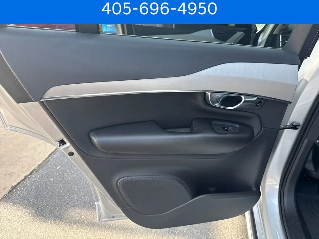 Pre-Owned 2022 Volvo XC90 Momentum