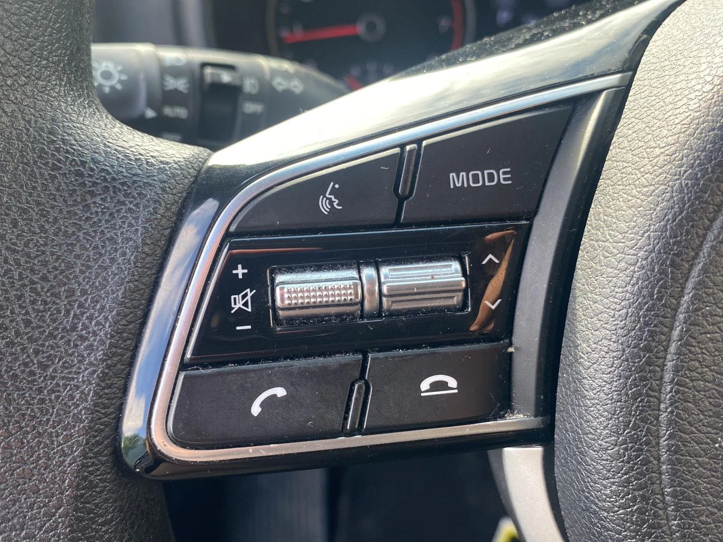 Used 2022 Pacific Blue Kia LX image 18