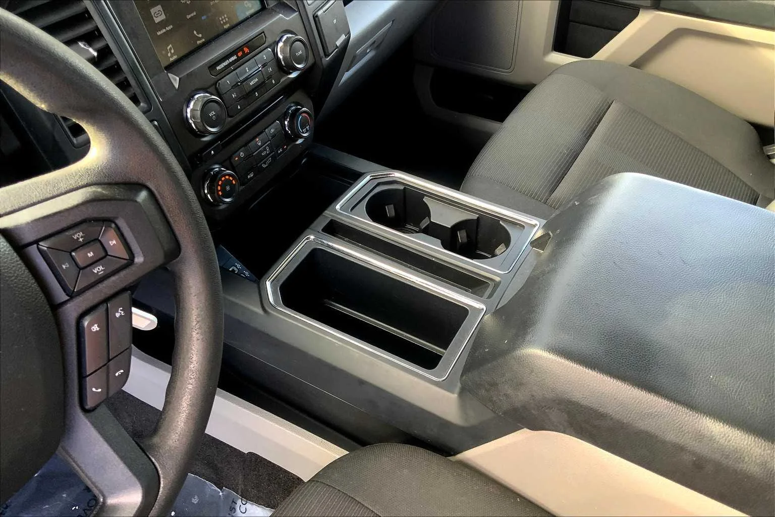 Used 2018 Blue Jeans Metallic Ford XL image 17