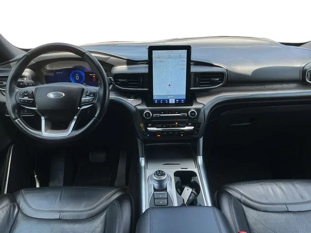 Used 2020 Black Metallic Ford Platinum image 17