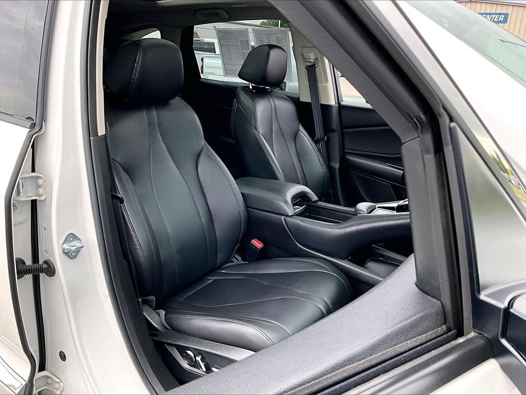 Used 2023 Platinum White Pearl Acura Base image 11