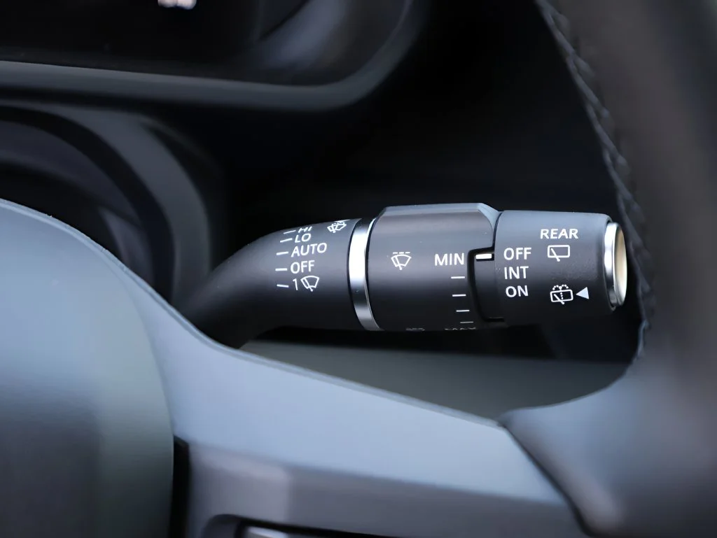 New 2026 Blue Land Rover X-Dynamic SE image 32