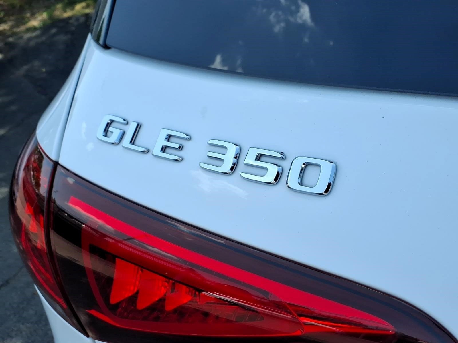 Certified Used 2022 Polar White Mercedes-Benz GLE 350 4MATIC® SUV image 26