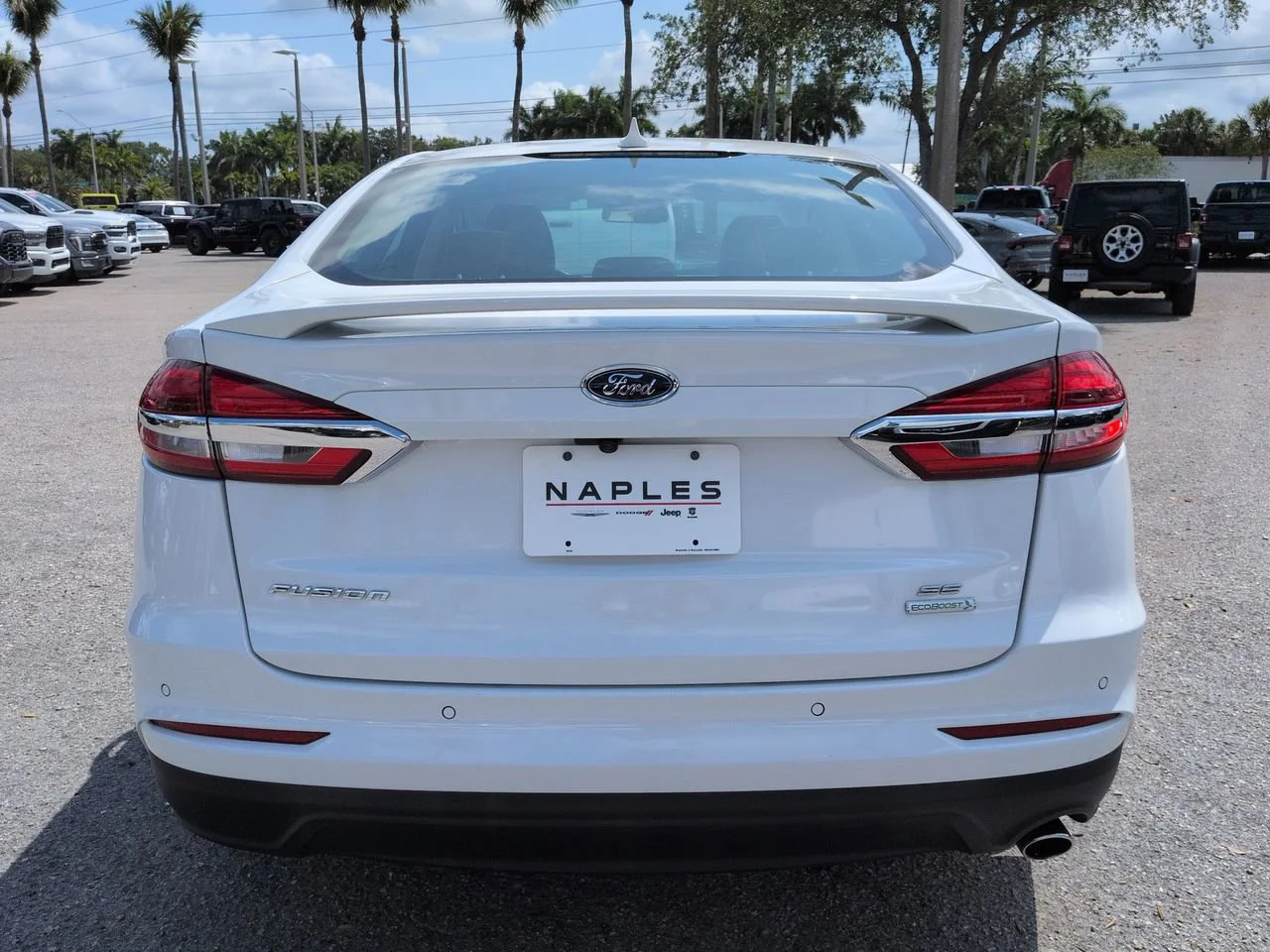Used 2019 Oxford White Ford SE image 6