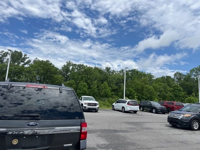 Used 2017 Magnetic Ford XLT image 12
