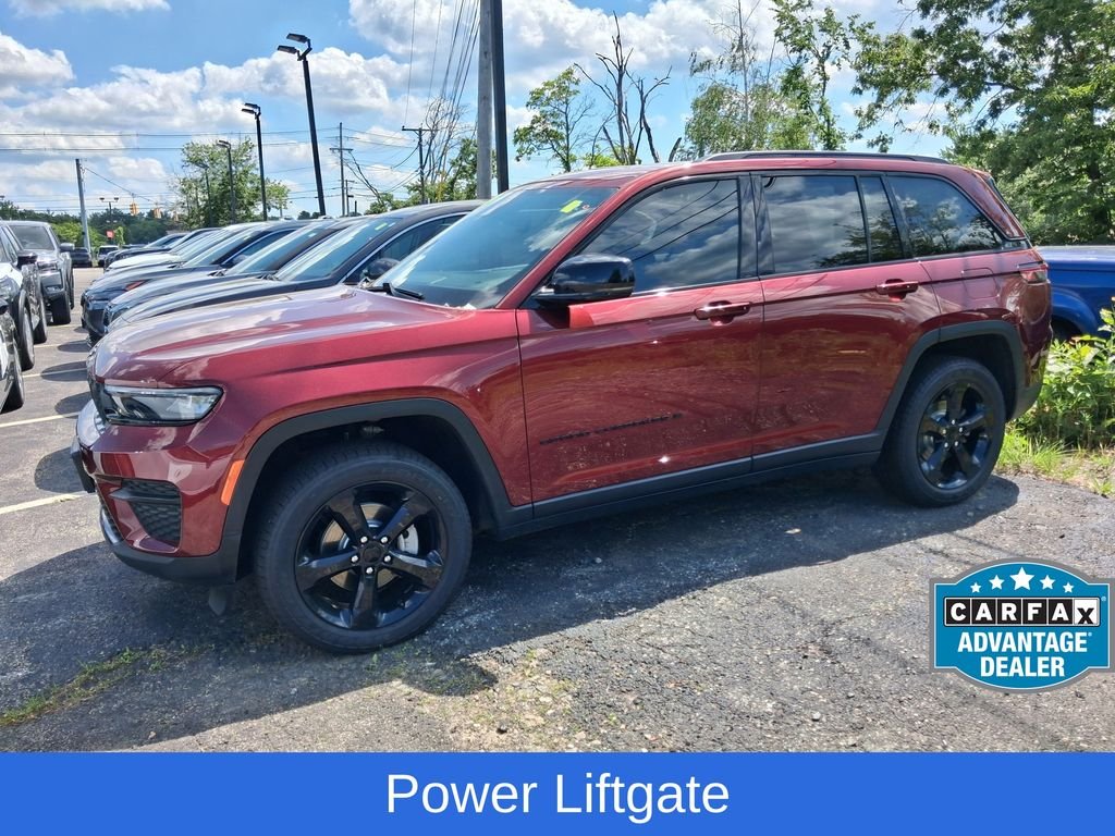 Used 2023 Red Jeep Altitude X image 3