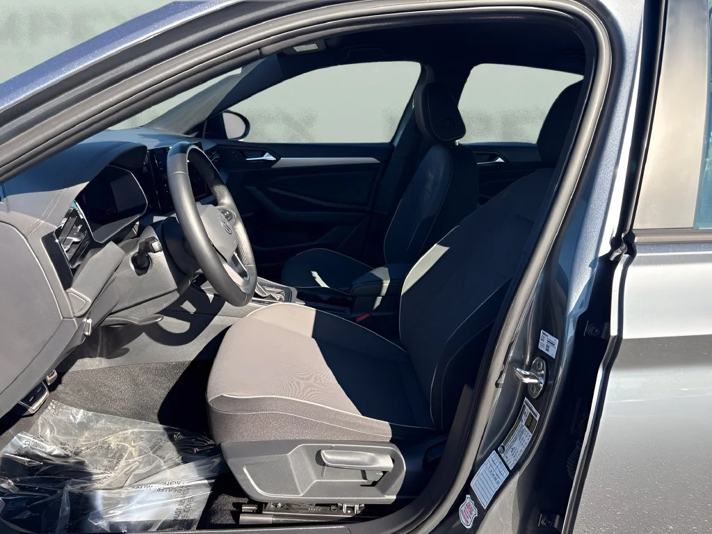 Used 2025 Gray Volkswagen 1.5T Sport image 9