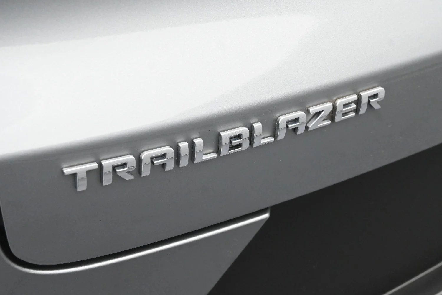 Used 2023 STERLING GRAY METALLIC Chevrolet LS image 28