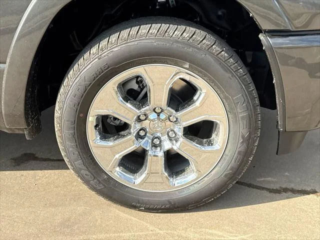 New 2027 Granite Crystal Metallic Clear-Coat Exterior Paint RAM Big Horn/Lone Star image 10