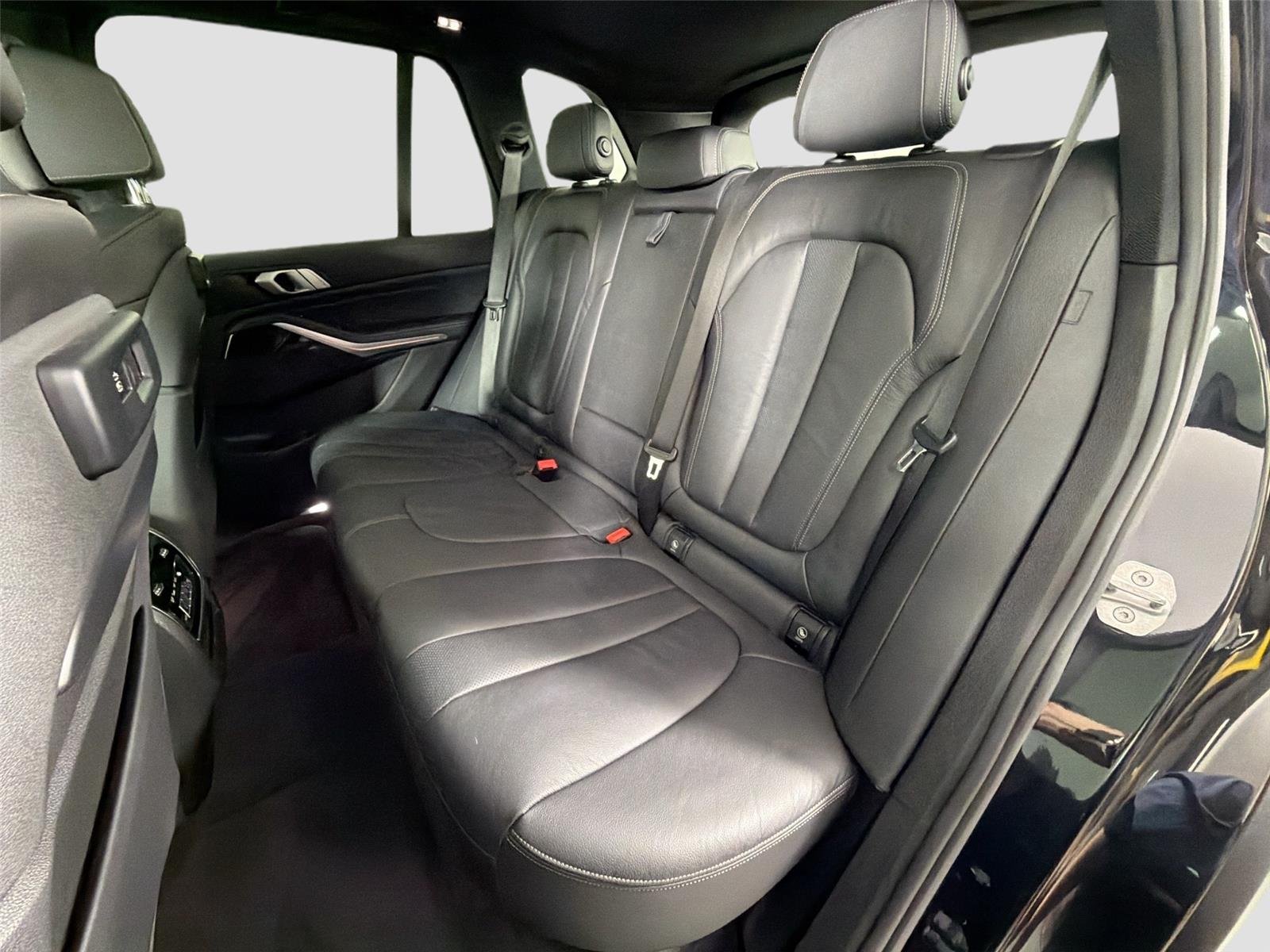 Used 2019 Black Sapphire Metallic BMW xDrive40i image 24