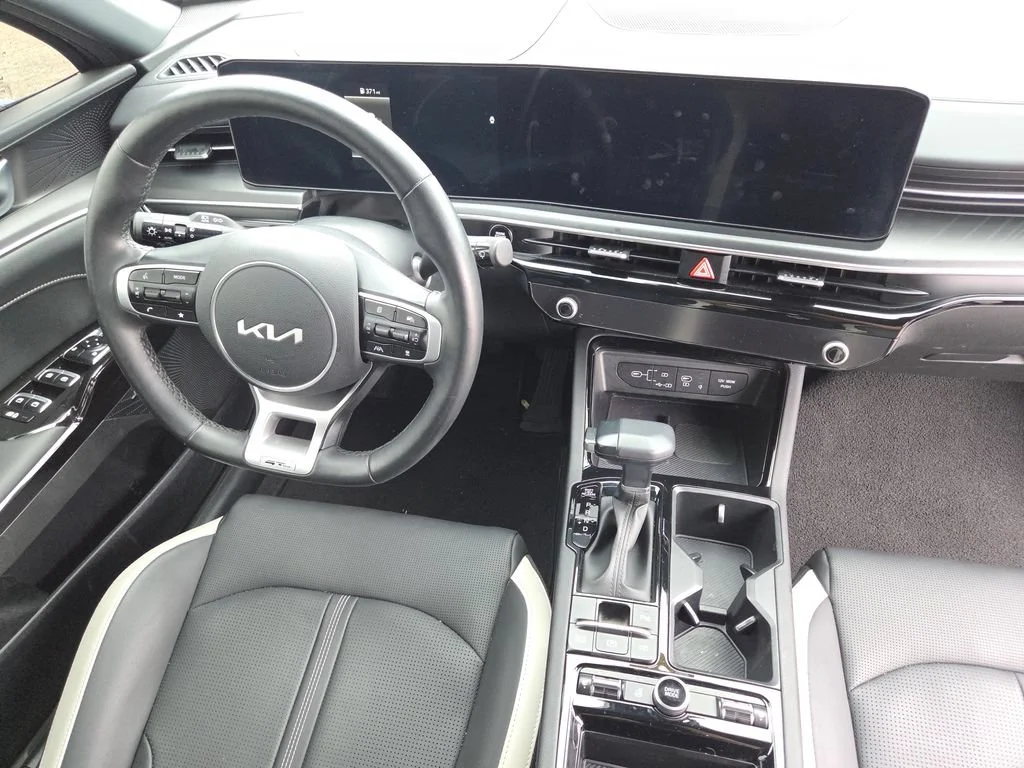 Used 2025 Aurora Black Pearl Kia GT-Line image 33