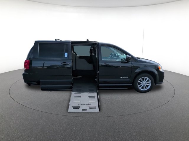 Pre-Owned 2016 Dodge Grand Caravan SXT 4D Passenger Van
