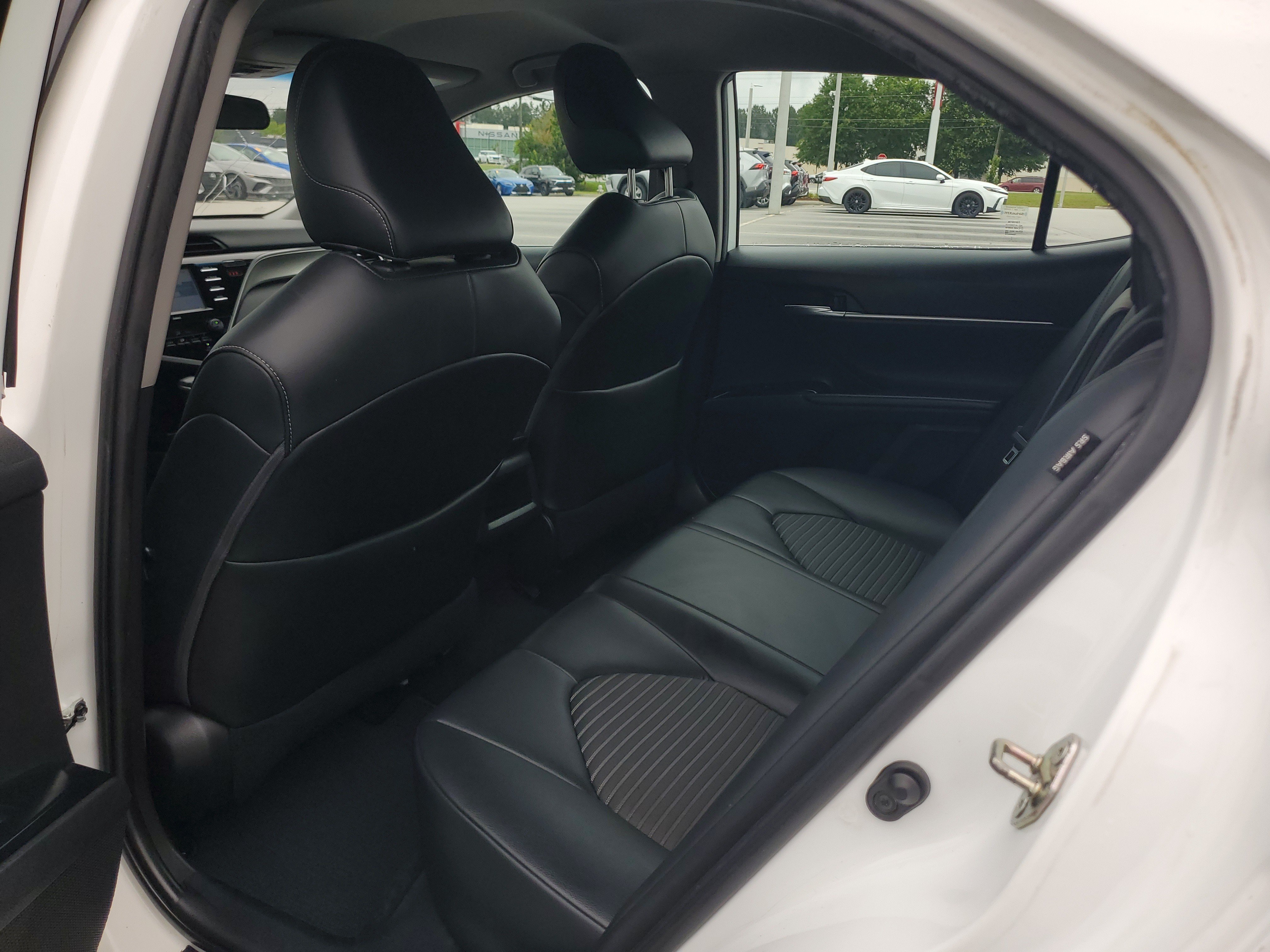 Used 2020 White Toyota SE image 9