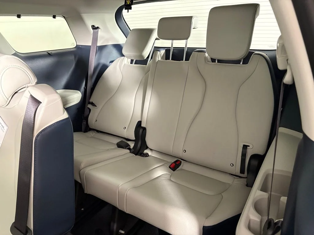 New 2026 Ceramic Silver Kia EX image 39
