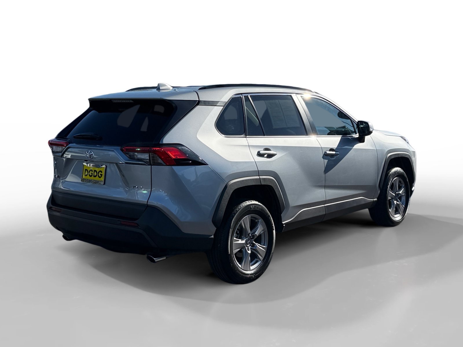 Used 2025 Silver Sky Metallic Toyota XLE image 5