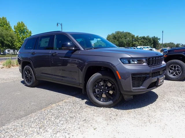 New 2026 Baltic Gray Metallic Clearcoat Jeep Altitude image 5