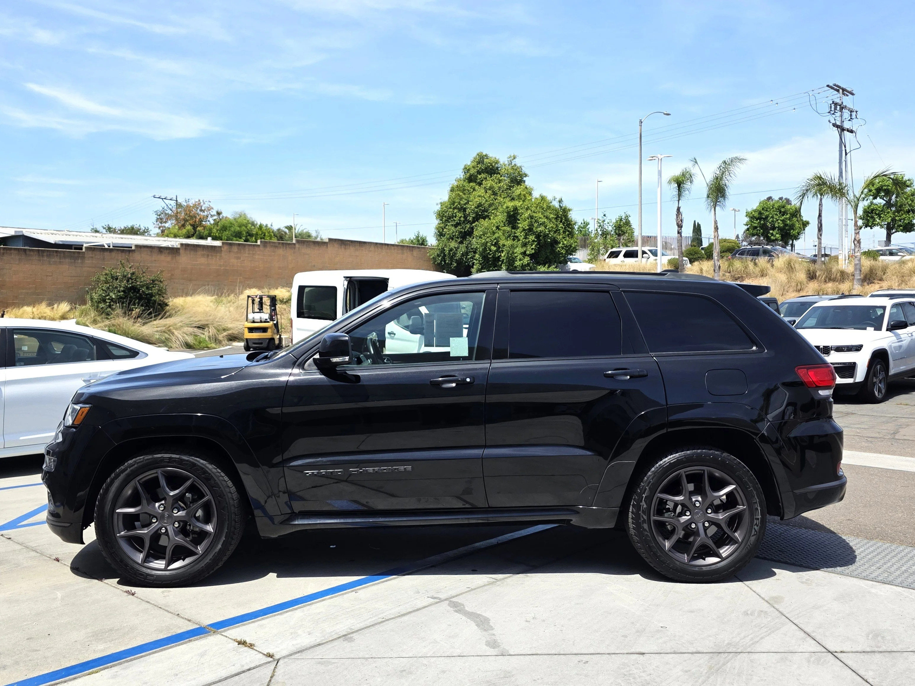 Used 2020 Diamond Black Jeep Limited image 2