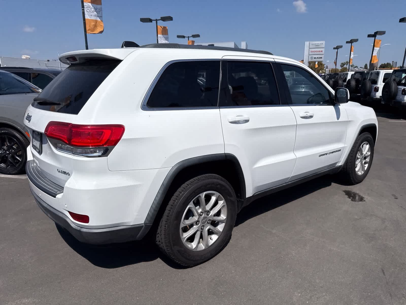 Used 2015 Bright White Clearcoat Jeep Laredo image 13