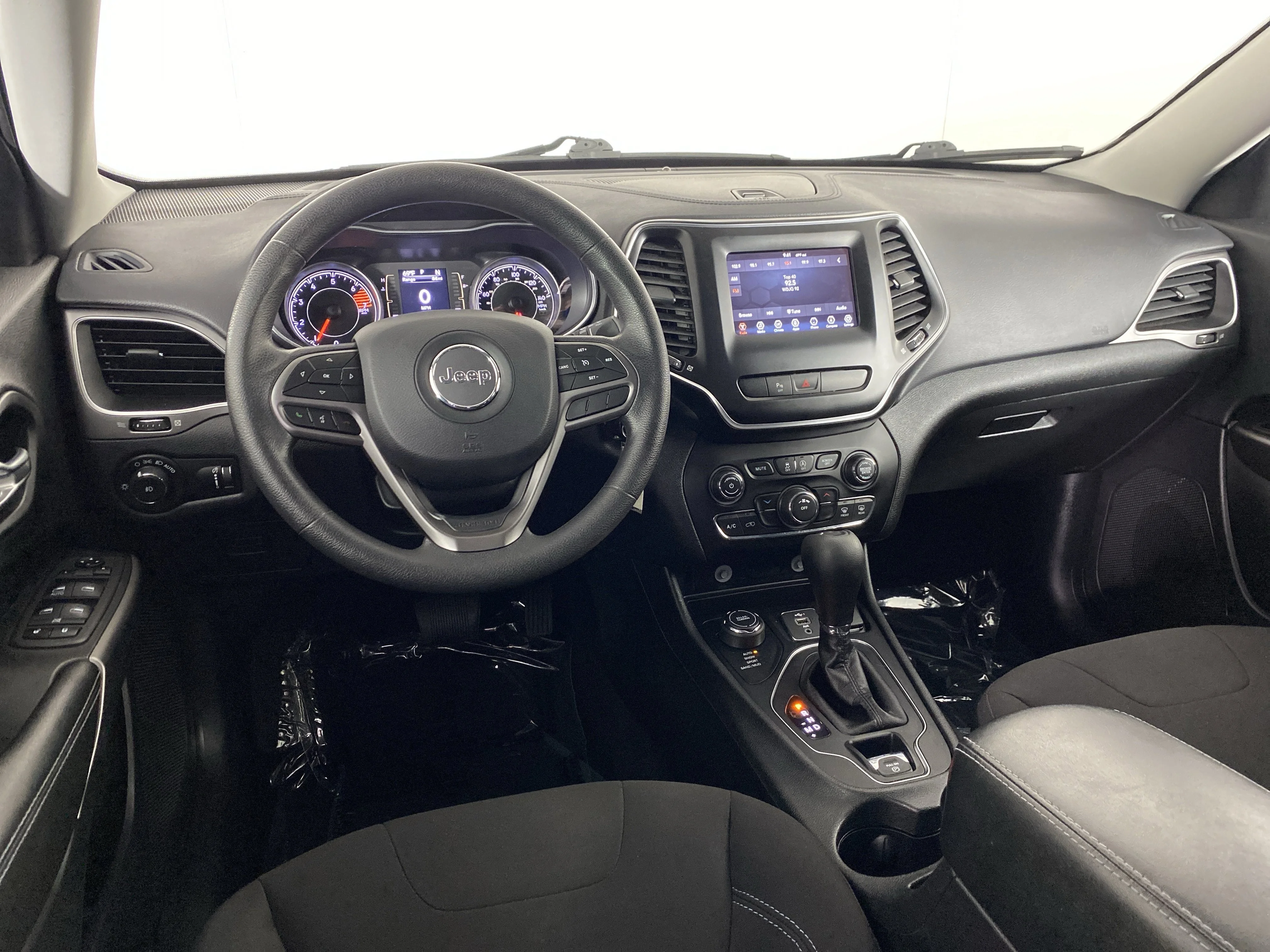 Used 2019 Light Brownstone Pearlcoat Jeep Latitude image 18