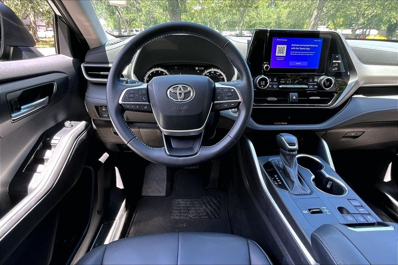 Used 2023  Toyota XLE image 8