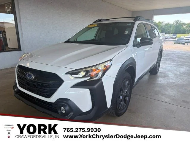 Used 2025 White Subaru Onyx Edition XT image 1