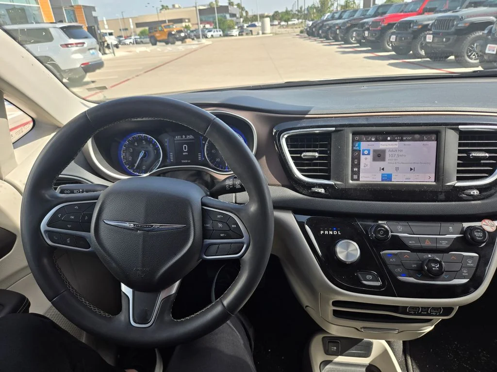 Used 2023 White Chrysler LX image 11