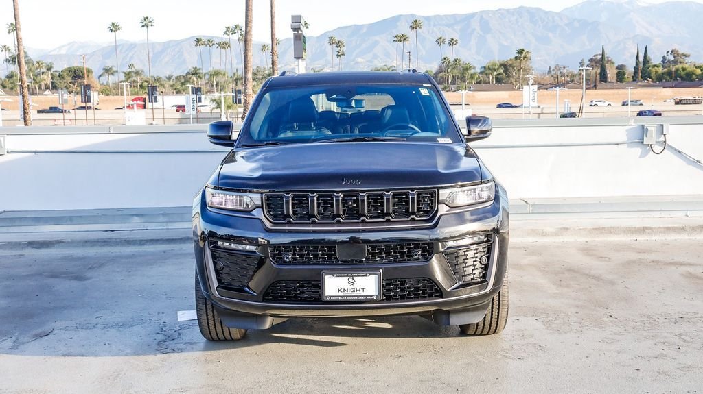 New 2026 Diamond Black Crystal Pearlcoat Jeep Limited Reserve image 3