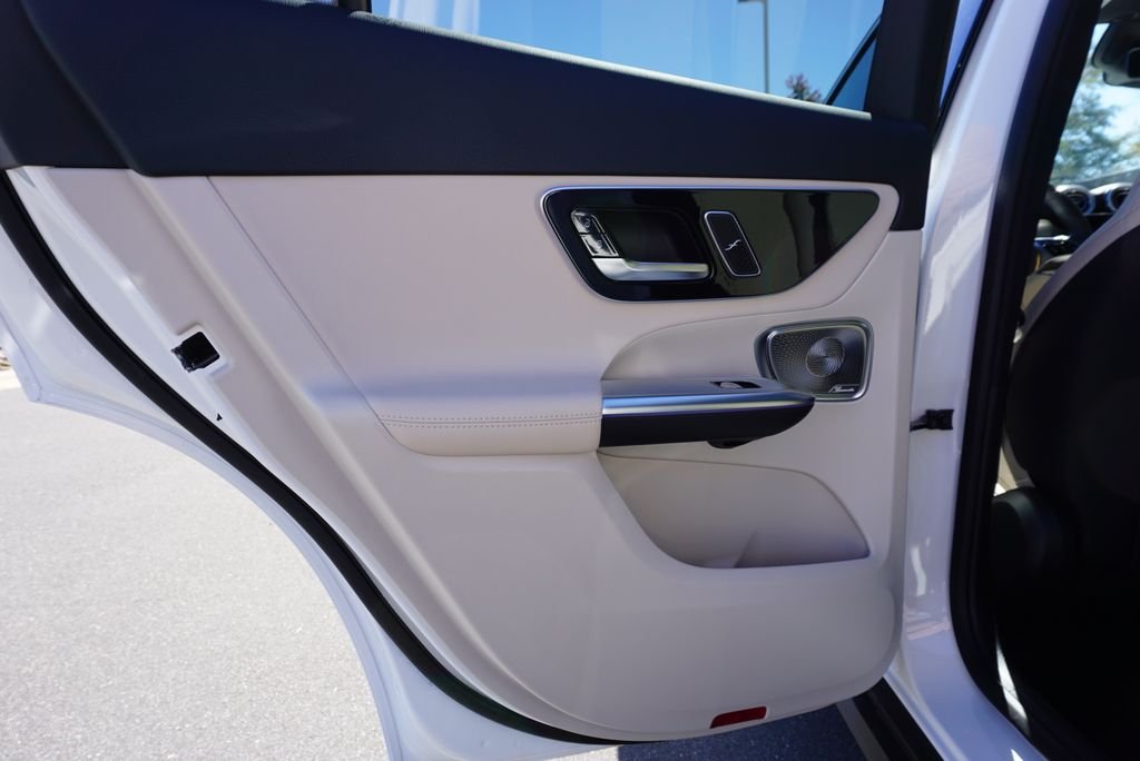 Used 2026 Polar White Mercedes-Benz GLC 300 image 41