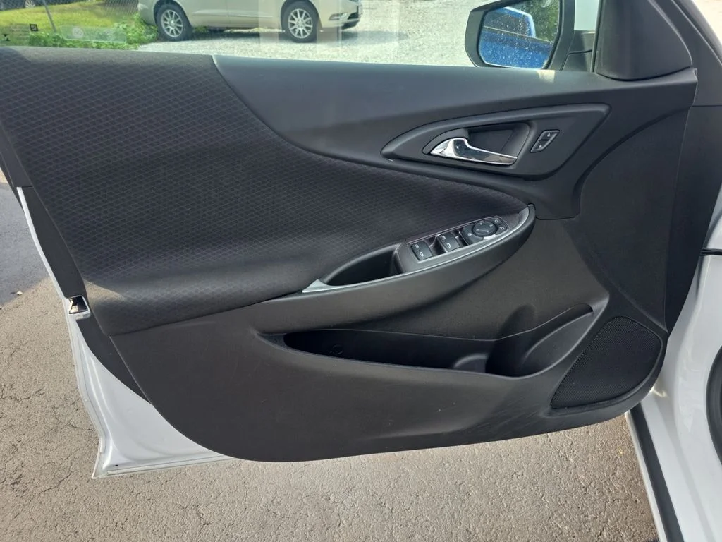 Used 2024 Summit White Chevrolet LT image 12