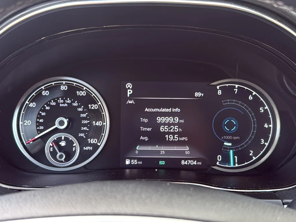 Used 2023 Silver Genesis 2.5T image 19