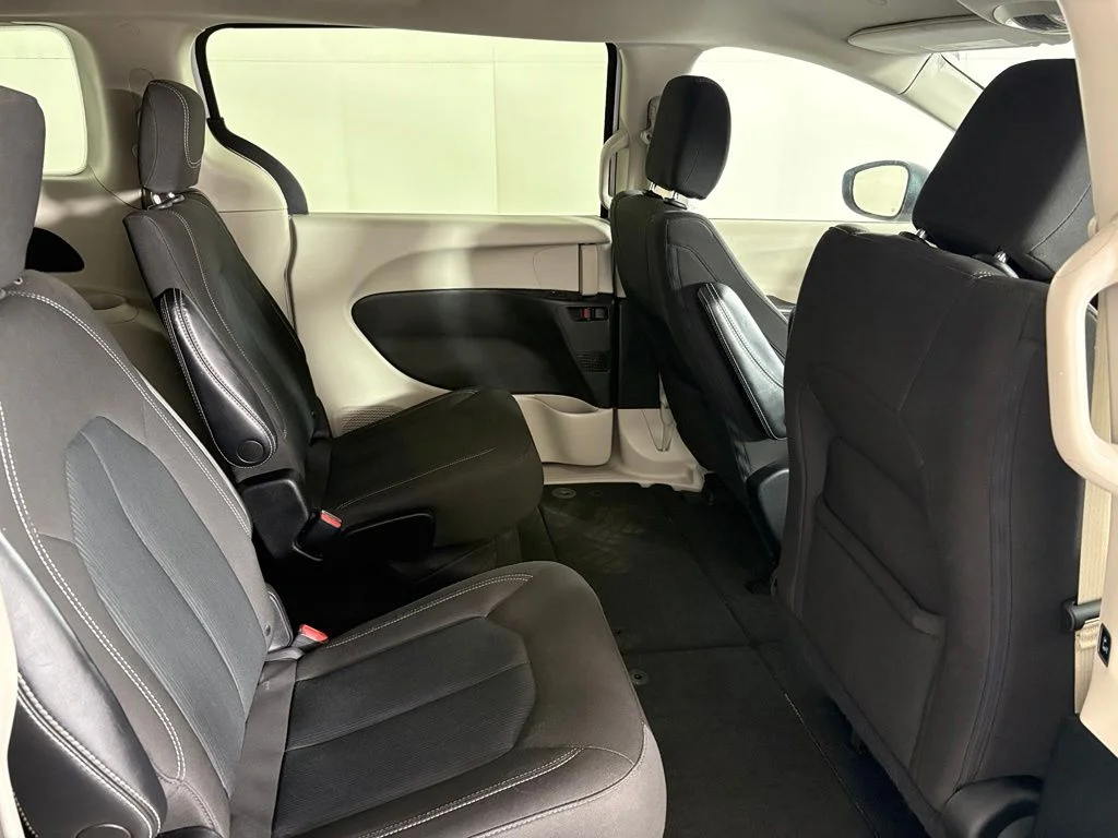 Used 2023 White Chrysler LX image 46
