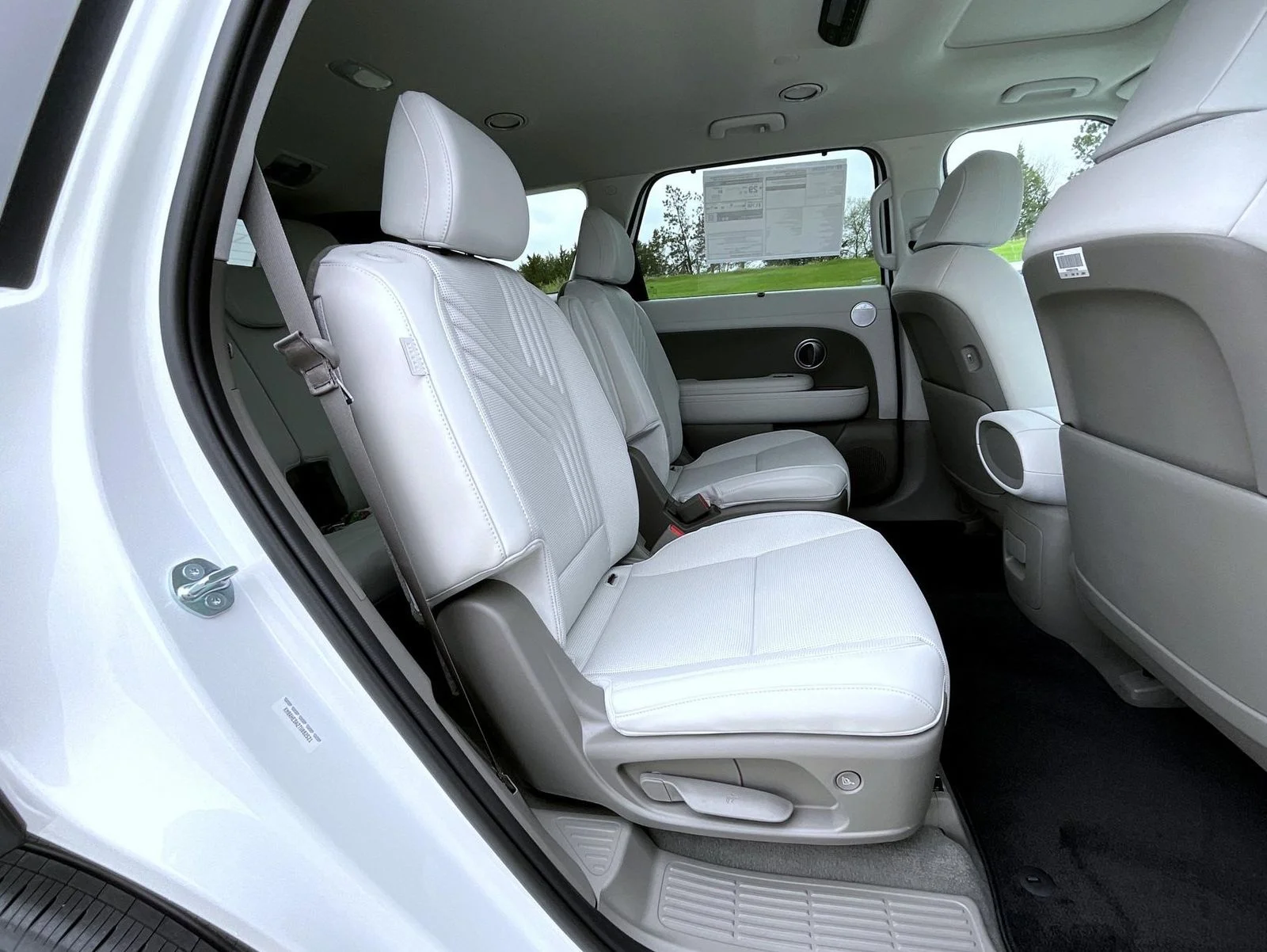 New 2026 White Hyundai SEL Premium image 19