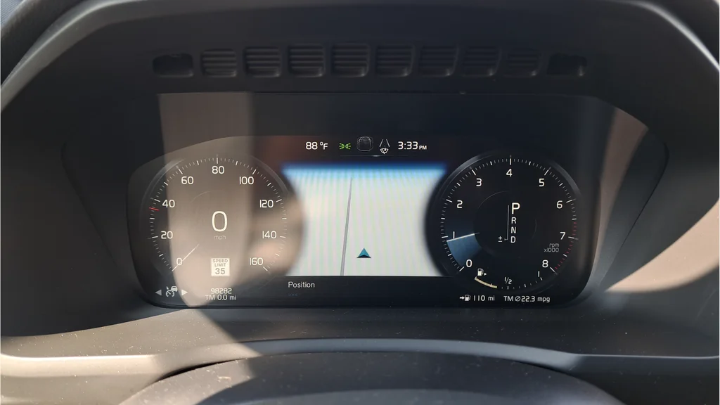 Used 2019 White Volvo T6 Momentum image 19