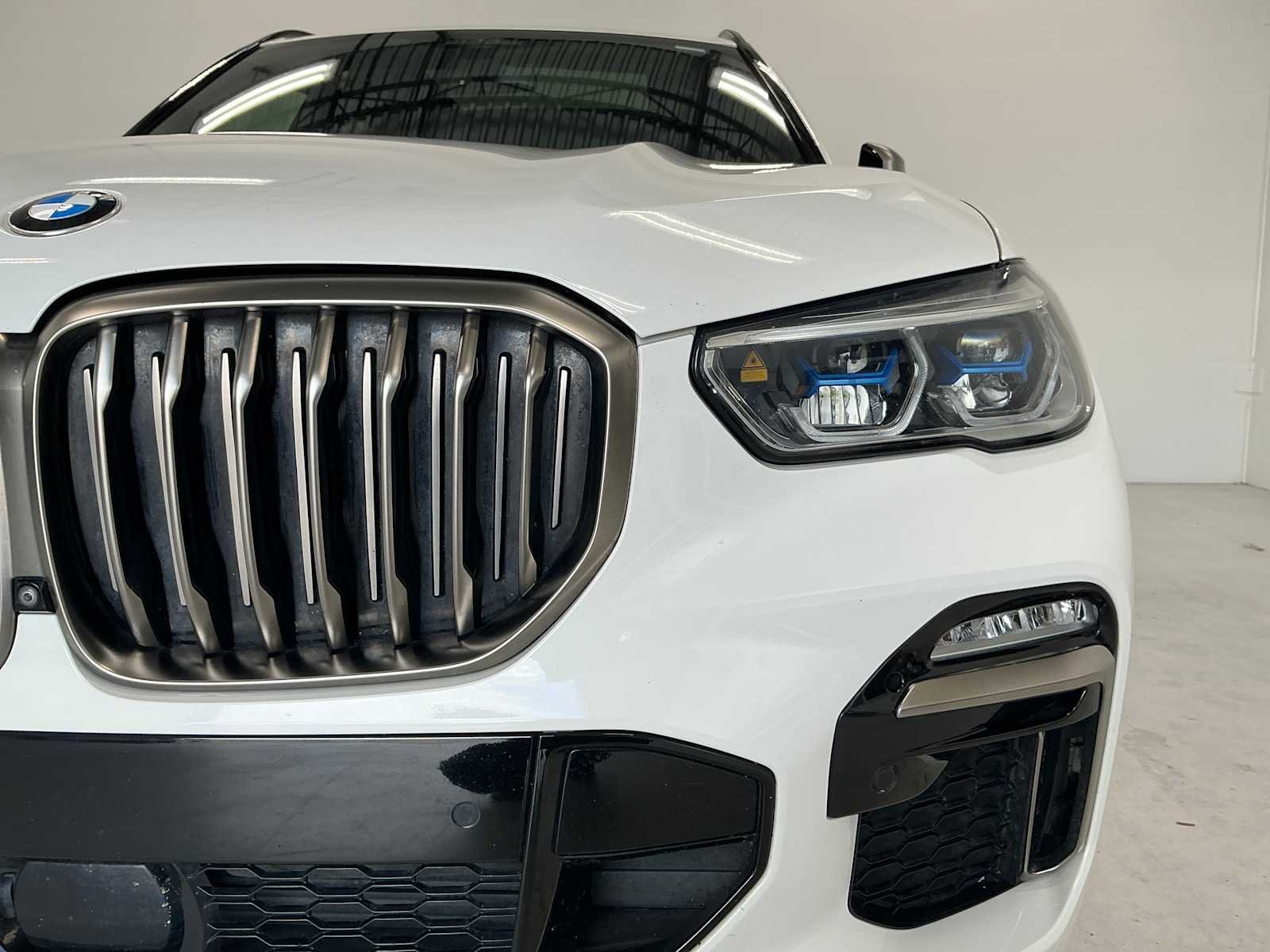 Used 2021 Alpine White BMW M50i image 3