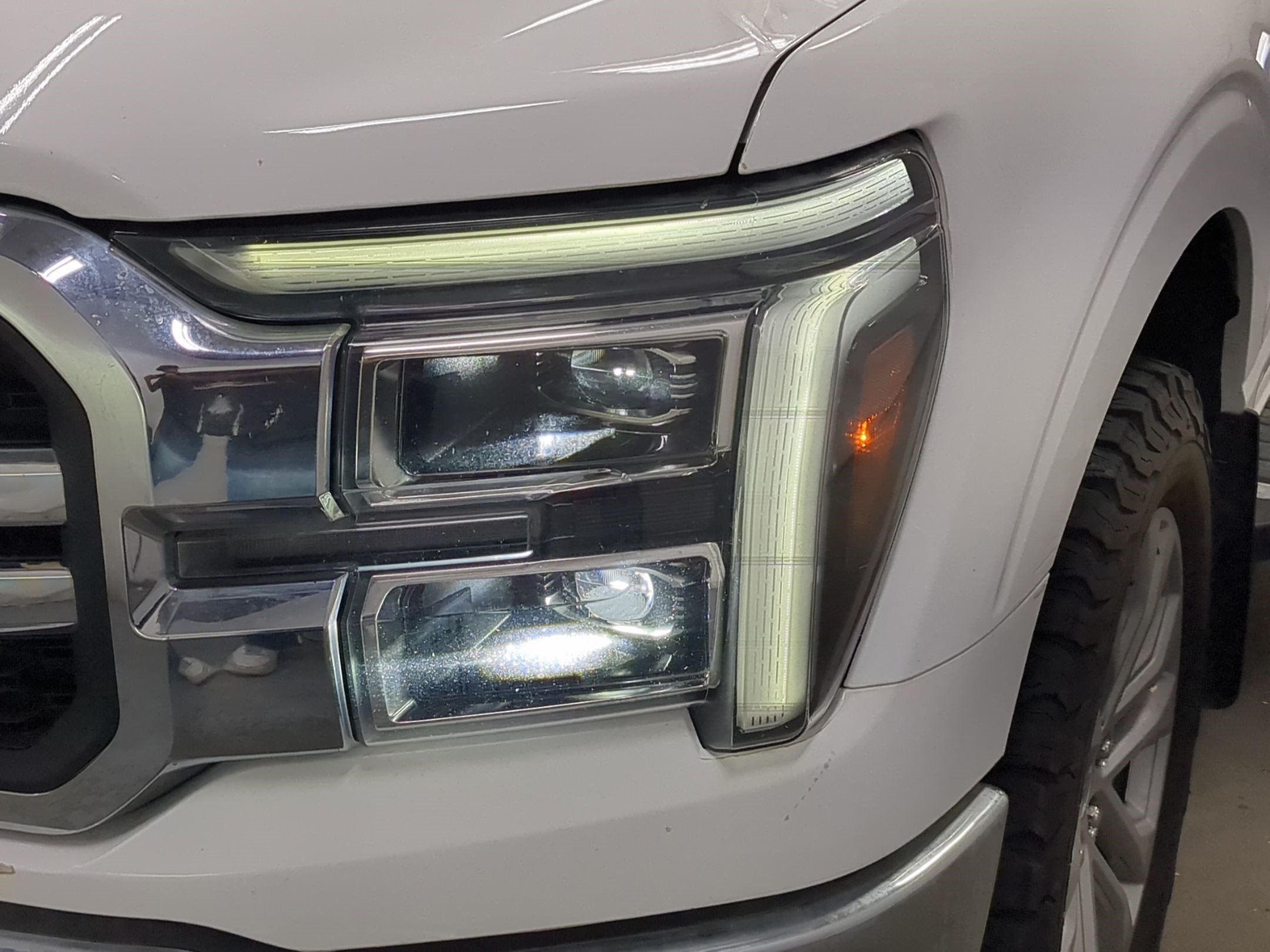 Used 2024 Oxford White Ford LARIAT image 11