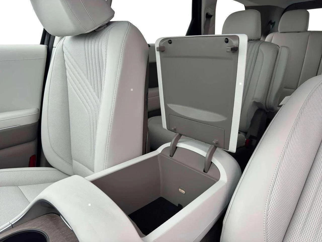 New 2026 Creamy White Pearl Hyundai SEL 7P image 18