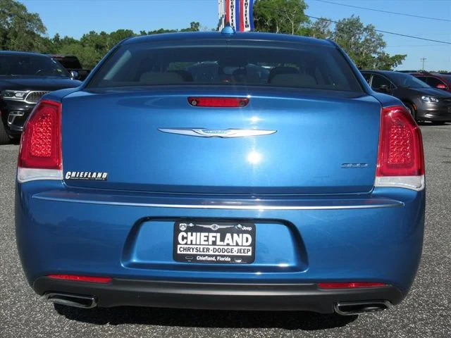 Used 2021  Chrysler Touring image 6