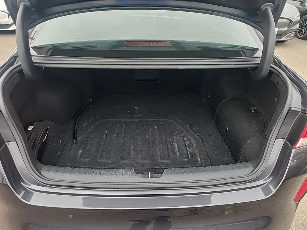 Used 2017 Gray Kia Base image 17