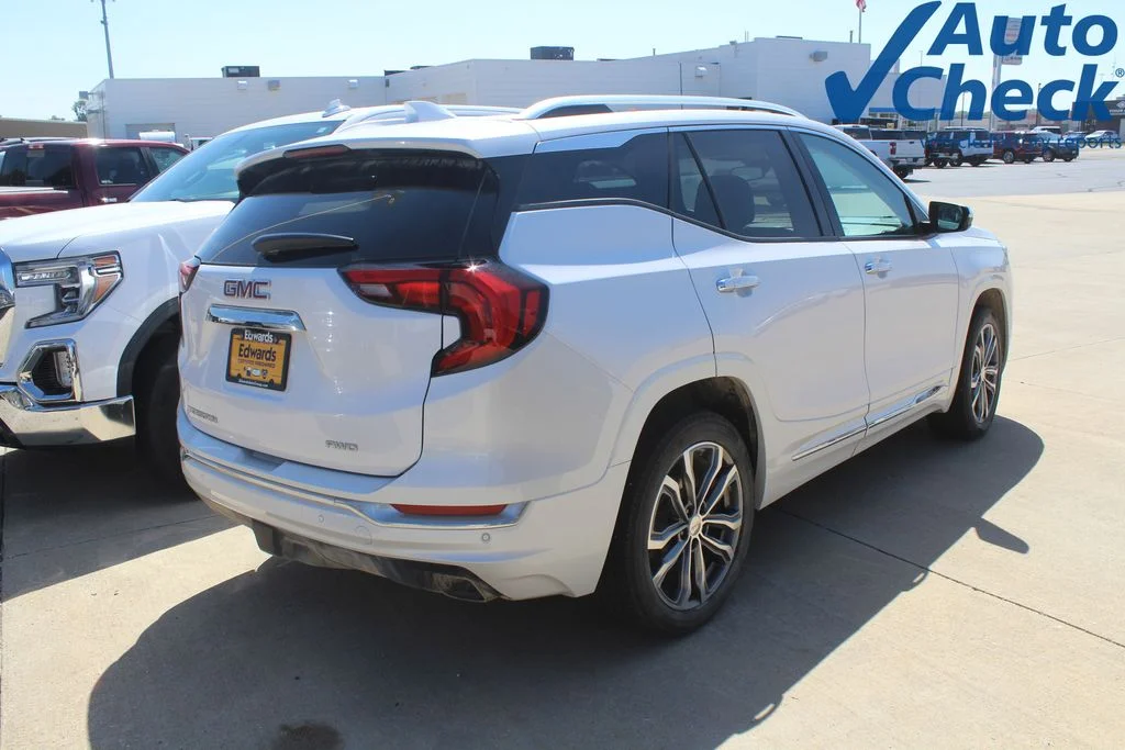 Used 2020 White Frost Tricoat GMC Denali image 2