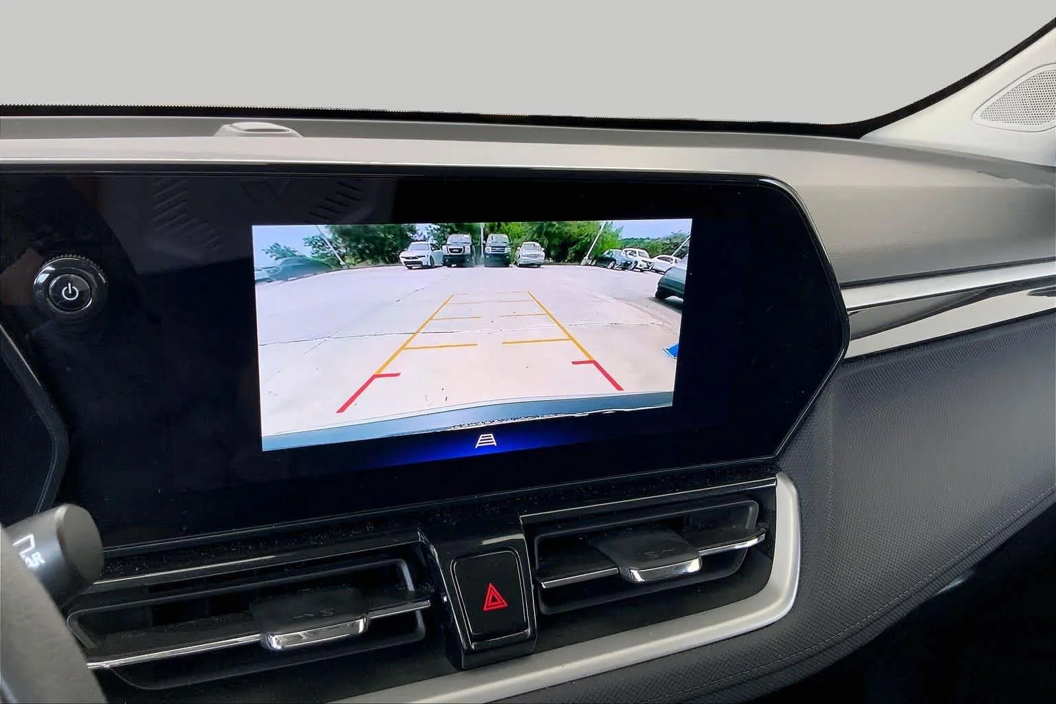 Used 2025 Summit White Chevrolet LT image 29