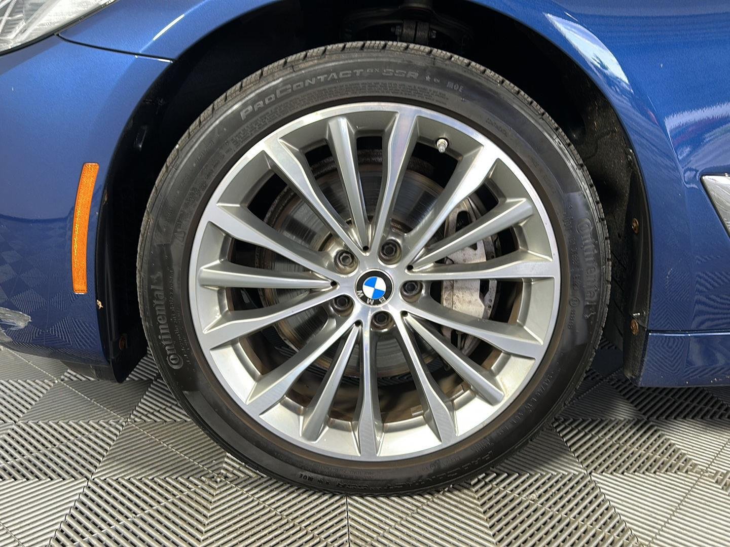 Used 2022 Phytonic Blue Metallic BMW 540i xDrive image 8