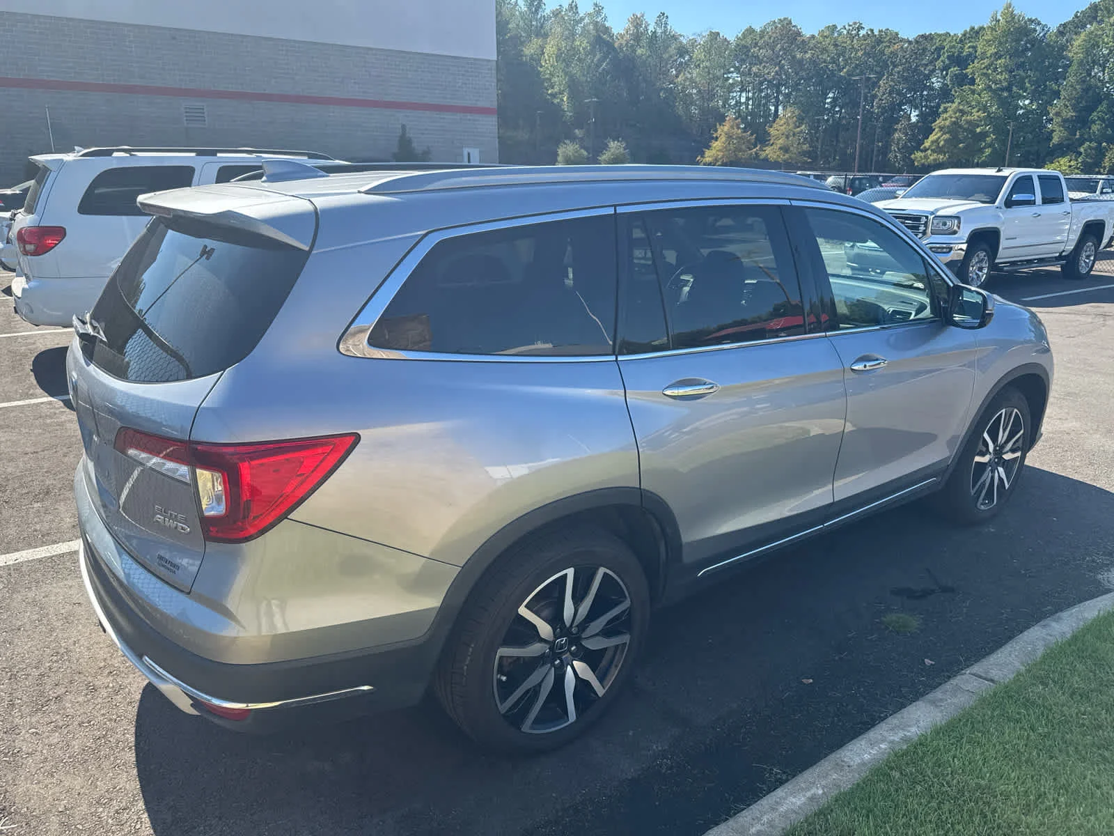 Used 2021 Lunar Silver Metallic Honda Elite image 8