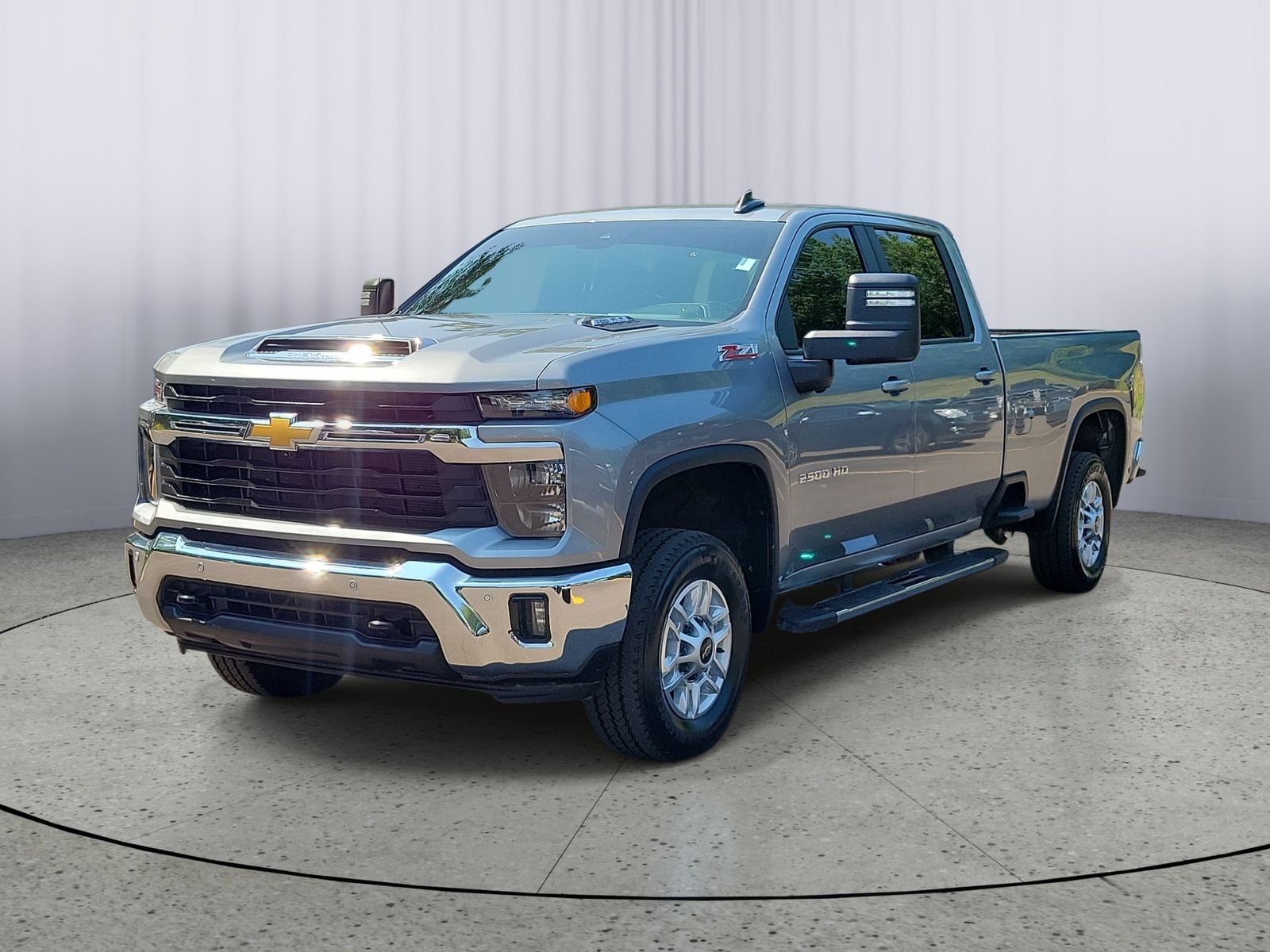 Used 2025 Gray Chevrolet LT image 3