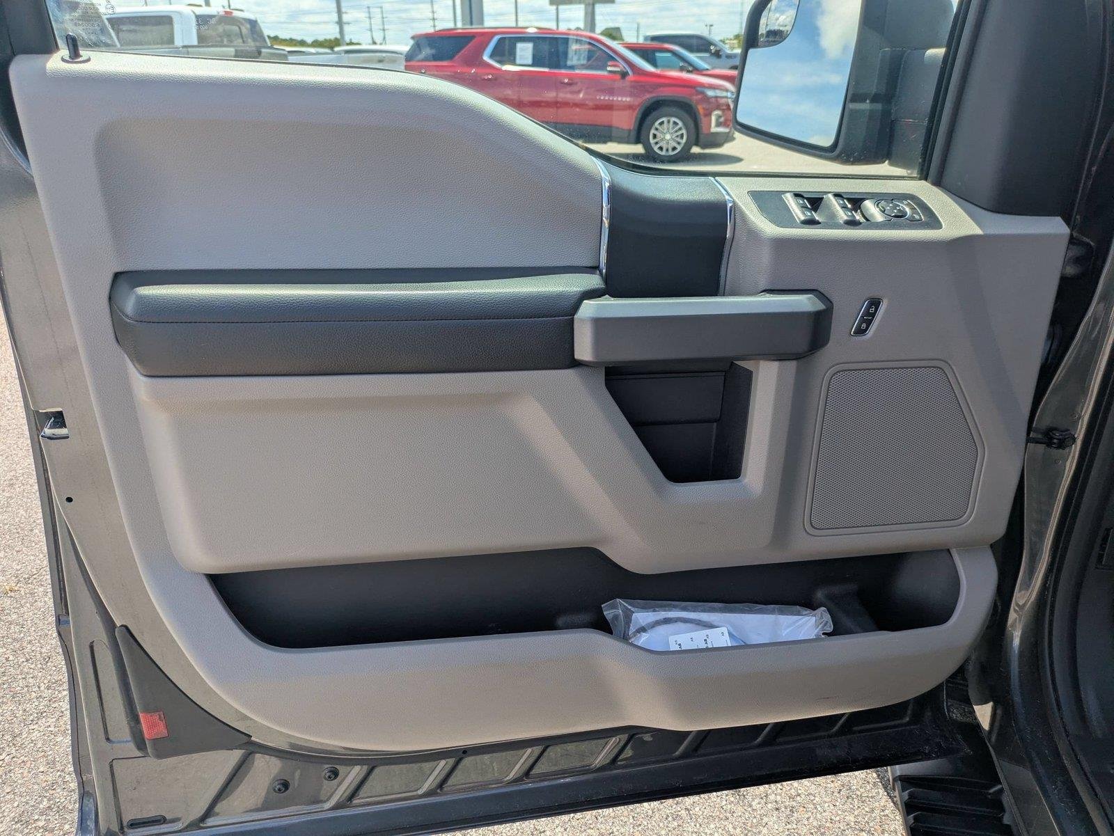 Used 2018 Magnetic Metallic Ford XLT image 11